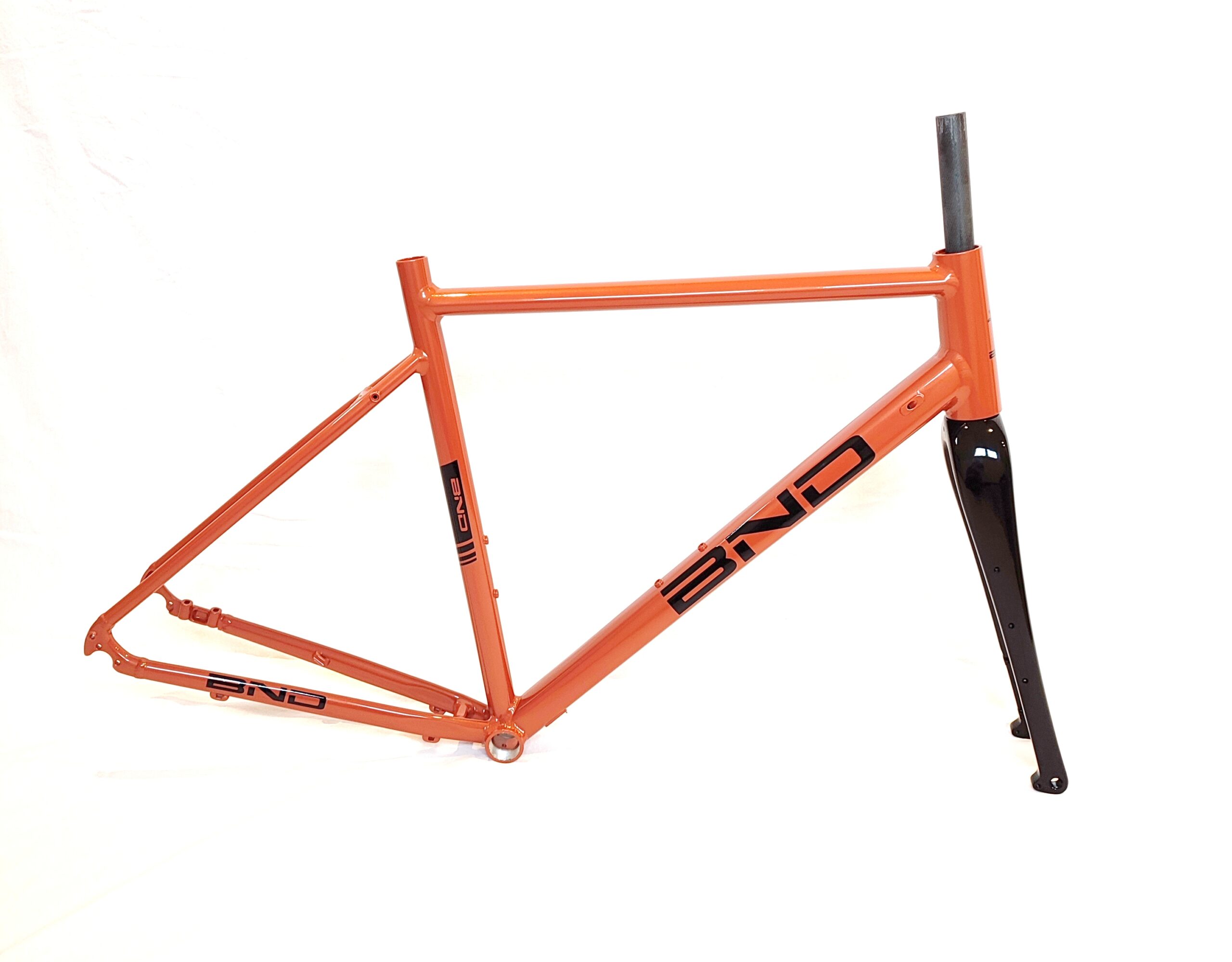 Design 3: Aluminium Rahmen "BND" - Rennrad (vorgefärbt / orange/schwarz) - Farbänderung nur bei orangen Elementen möglich